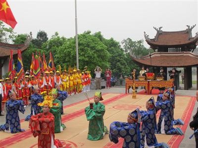 Hommage à Lac Long Quan et à Au Co, début des fêtes des rois Hung 2016  - ảnh 1